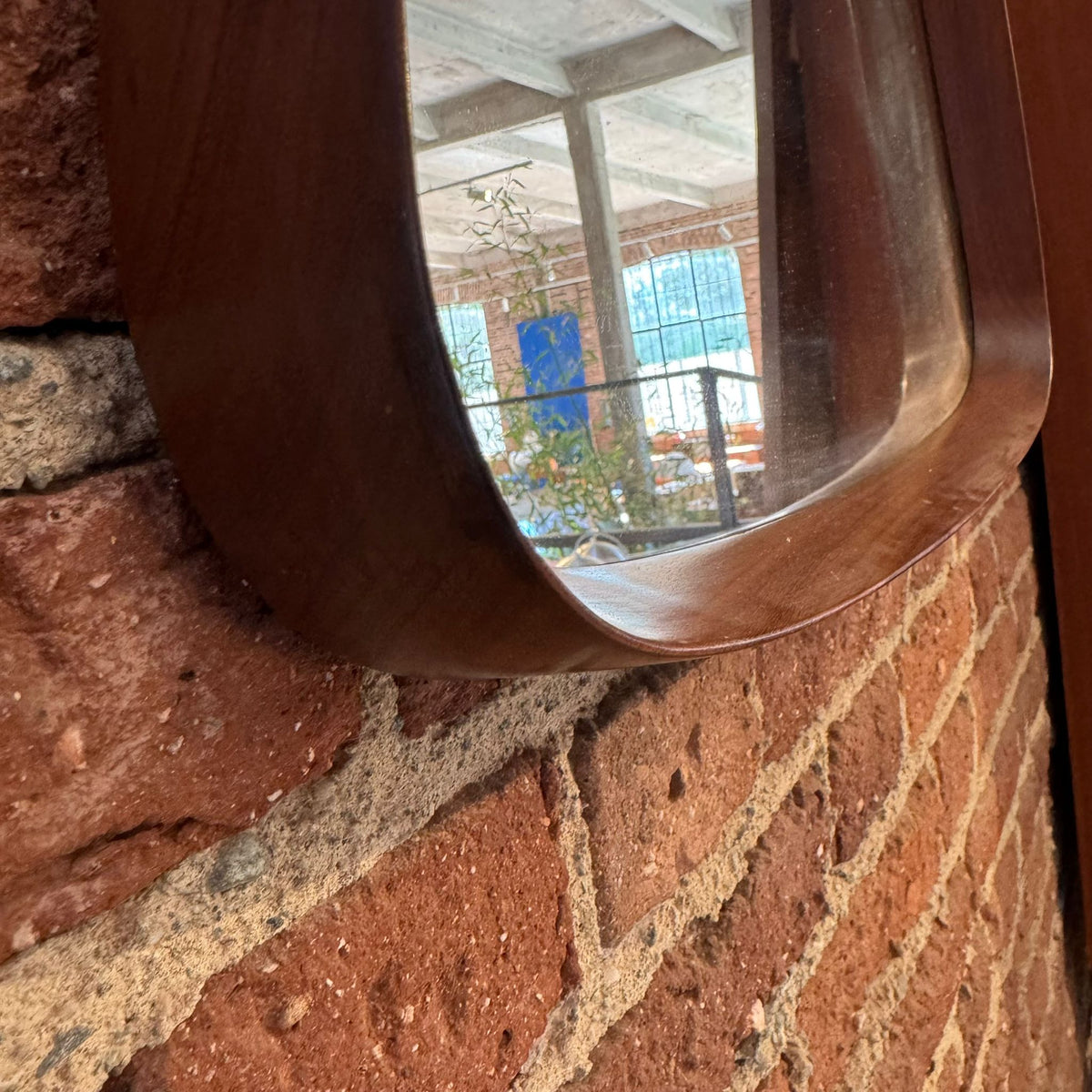 Specchio triangolare in teak originale Mid century