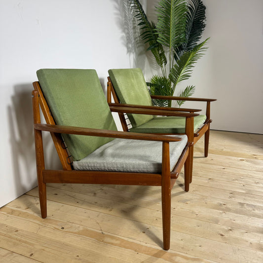 Coppia di Poltrone Danesi Mid-Century Modern in Teak con Cuscini Personalizzabili – 1960