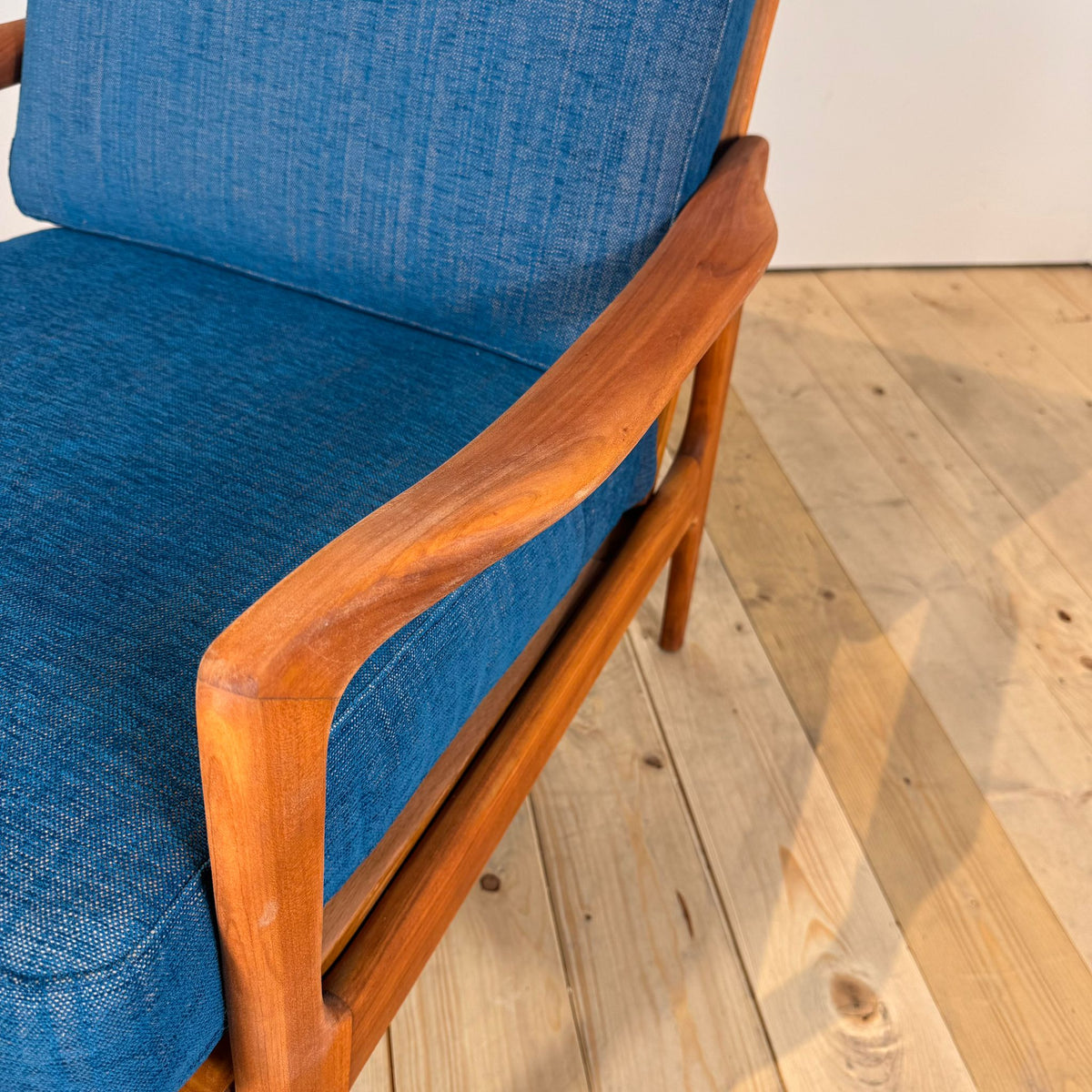 Poltrona di Illum Wikkelsø in teak, anni ’60