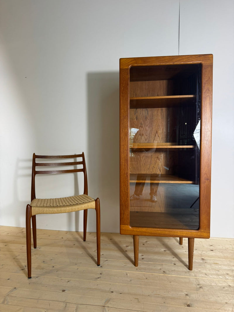 Mobile in teak con anta in vetro, Danimarca 1960