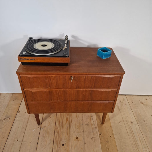 Piccola Cassettiera Vintage a Tre Cassetti – Design Scandinavo Mid-Century in Teak, Anni ’60