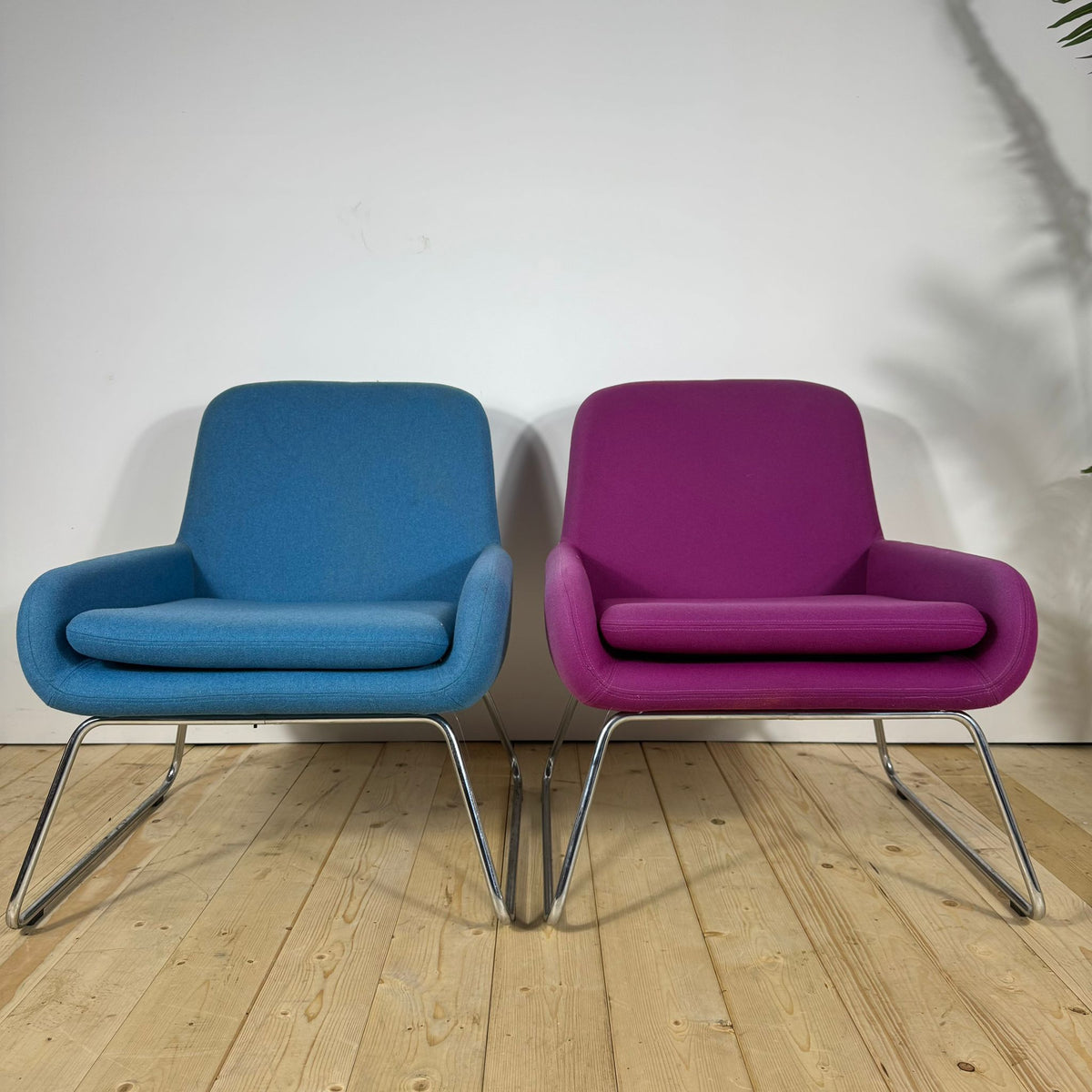 Coppia di Poltrone Mid-Century in Lana con Gambe in Metallo – Anni ’70