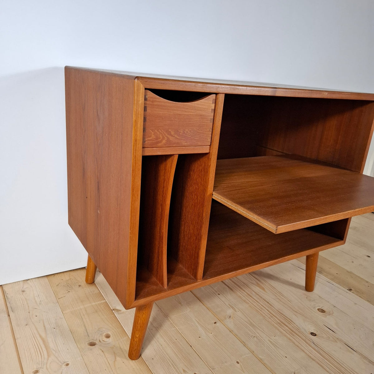 Mobile Giradischi in Teak Danese Anni ’60 – Mid-Century Modern