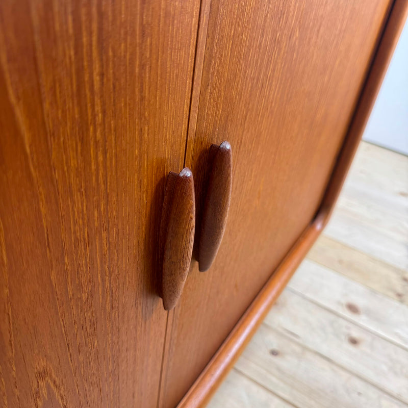 Sideboard Dyrlund in teak con ante a scomparsa, Danimarca 1960