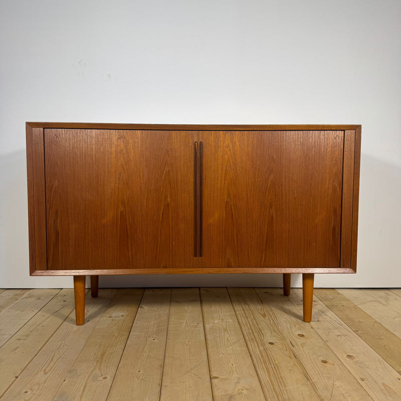Sideboard di Kai Kristiansen in Teak con Ante a Scomparsa – Danimarca Anni ’60