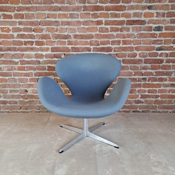Poltrona Swan n. 3320, Arne Jacobsen per Fritz Hansen