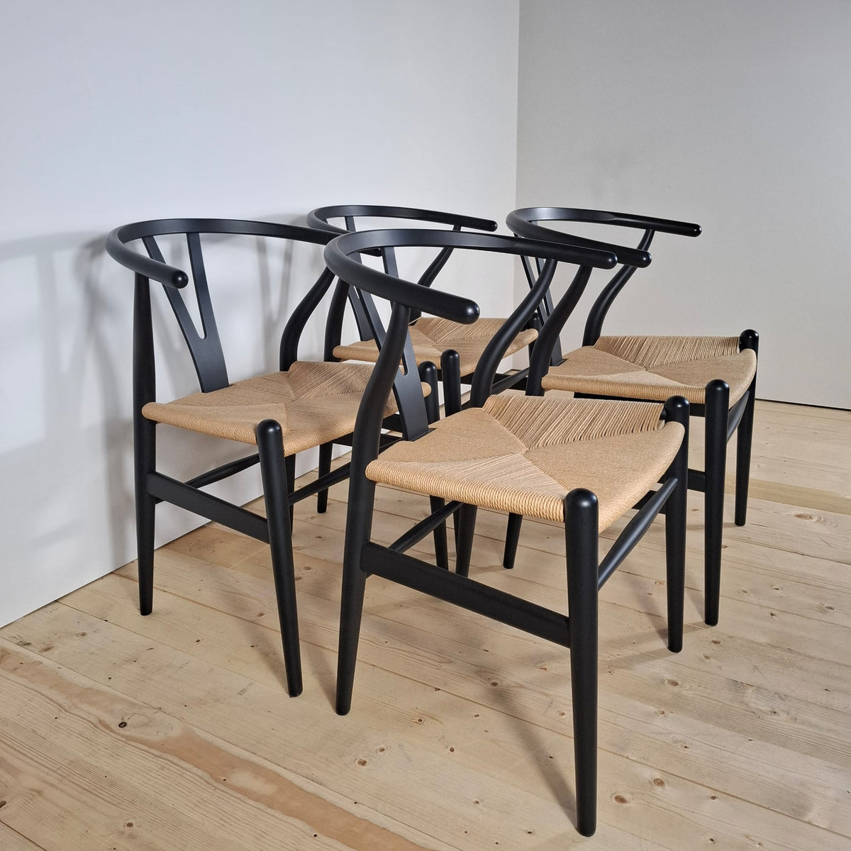 CH24 Hans J. Wegner per Carl Hansen, set di quattro