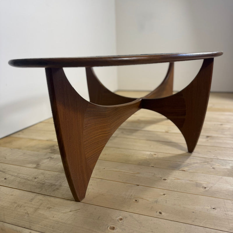 Tavolino da Caffè Ovale G-Plan Astro in Teak e Vetro – Icona Mid-Century
