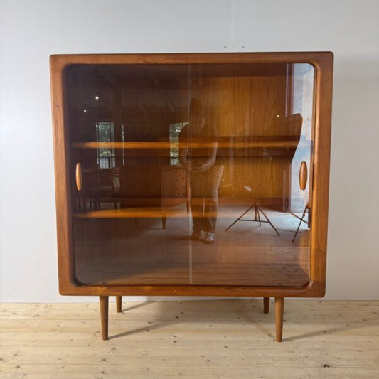 Libreria con ante in vetro, Danimarca 1960