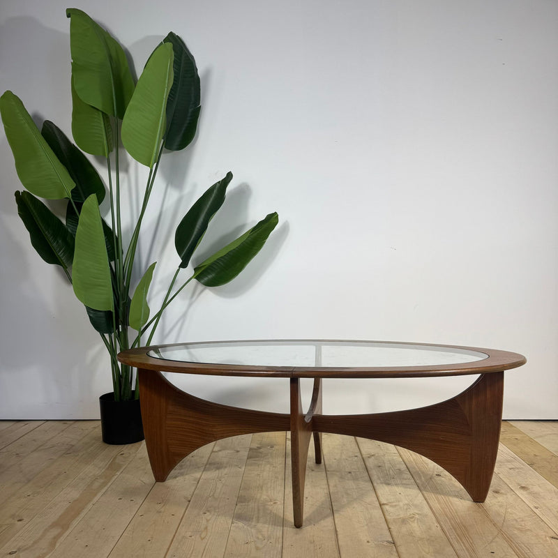 Tavolino da Caffè Ovale G-Plan Astro in Teak e Vetro – Icona Mid-Century