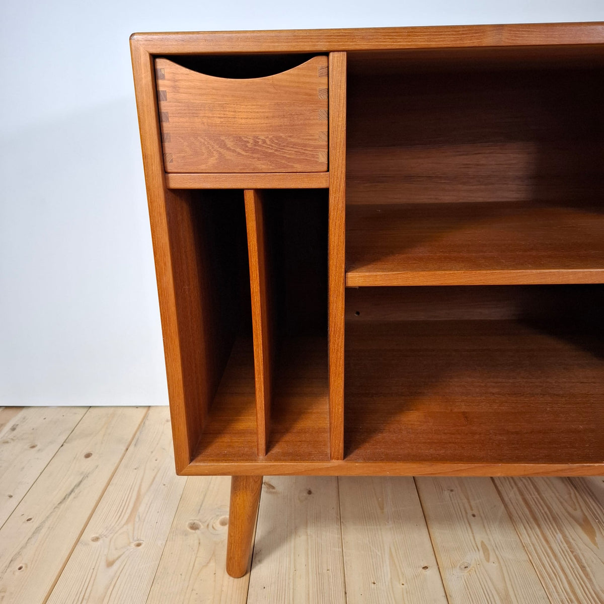 Mobile Giradischi in Teak Danese Anni ’60 – Mid-Century Modern