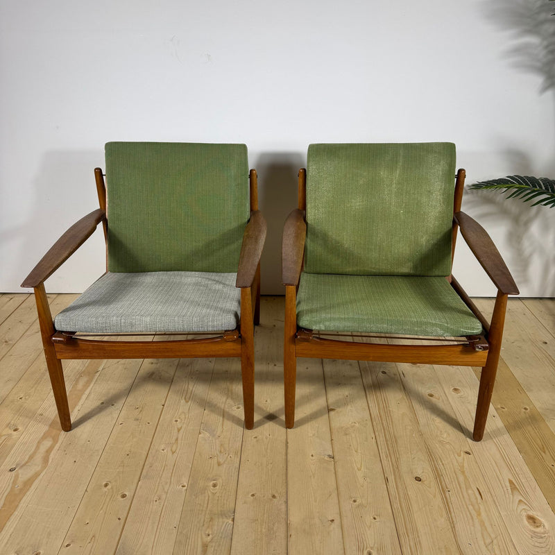 Coppia di Poltrone Danesi Mid-Century Modern in Teak con Cuscini Personalizzabili – 1960