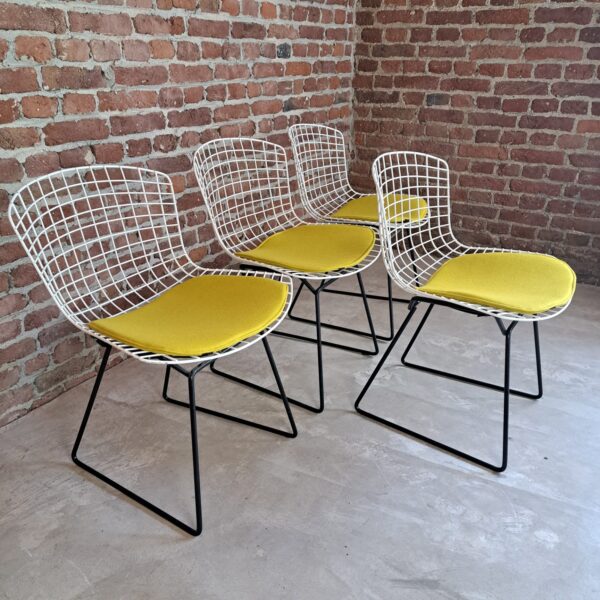 Set di quattro sedie Harry Bertoia modello 420 per Knoll International 1950