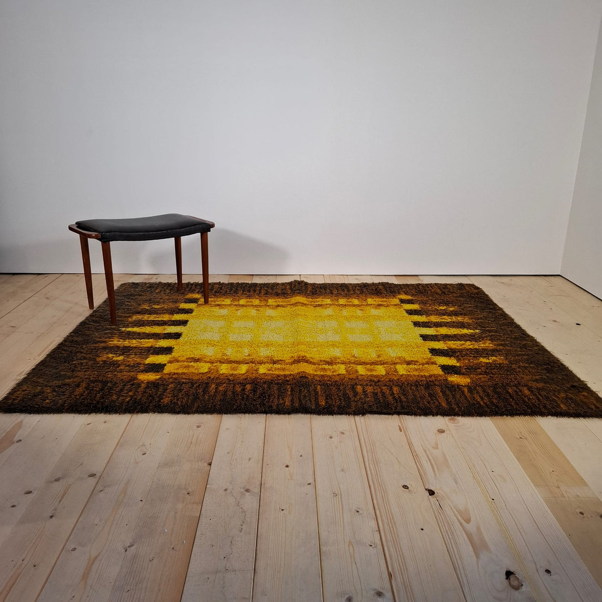 Tappeto vintage anni ’70 in lana giallo e marrone