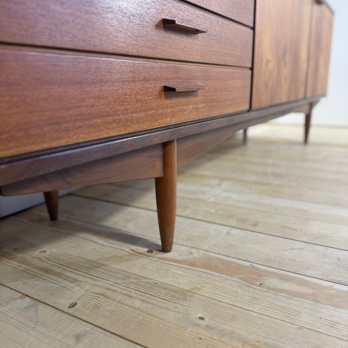 Sideboard Vintage in Teak – Credenza Mid-Century di Eleganza Senza Tempo