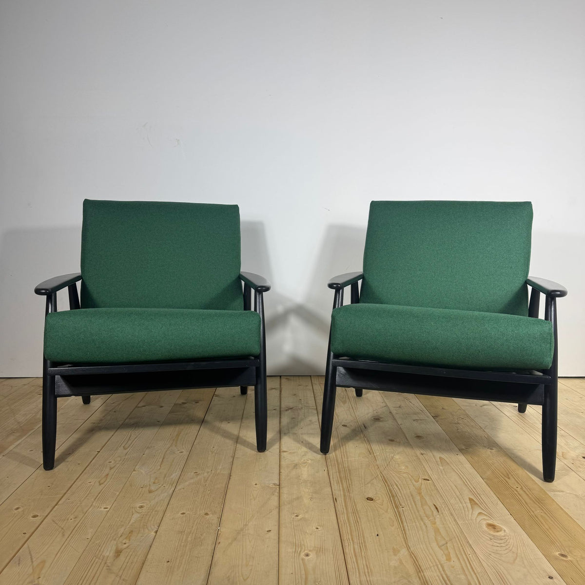 Coppia di Poltrone Danesi Anni ’60 – Sedute Mid-Century in Teak e Tessuto