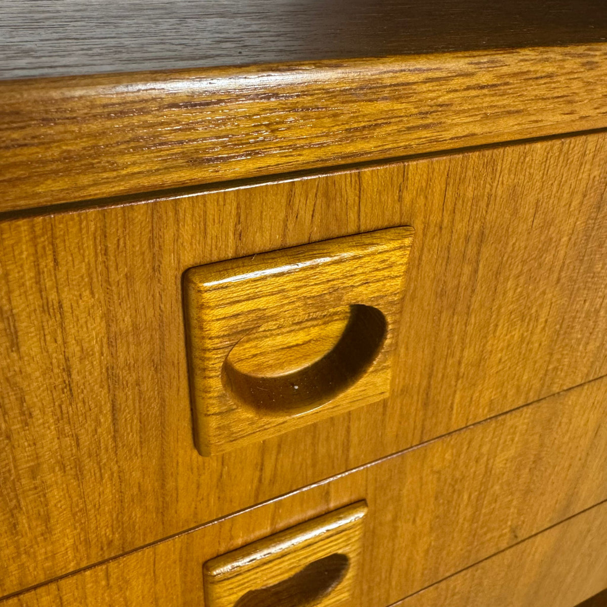 Libreria Sottile in Teak con Antine in Vetro – Design Danese Mid-Century