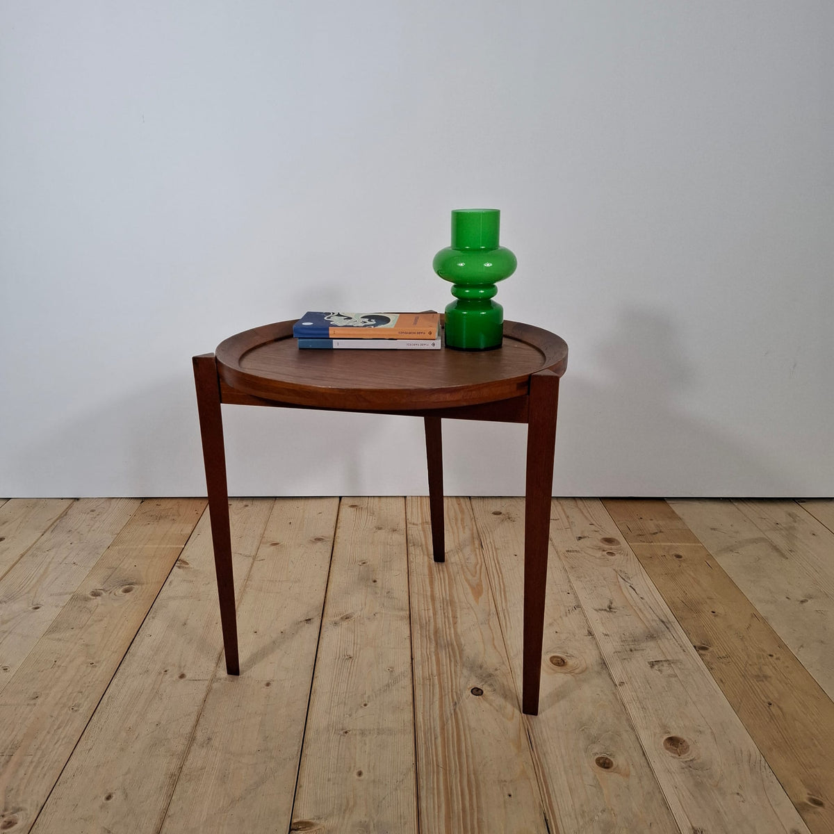 Tavolino Tondo in Teak – Design Mid-Century Modern, Anni ’60, Eleganza Scandinava