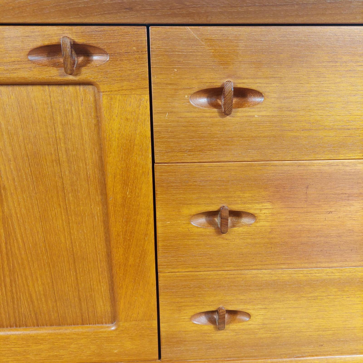 Sideboard con cassetti di H.W. Klein per Bramnin, Danimarca 1960