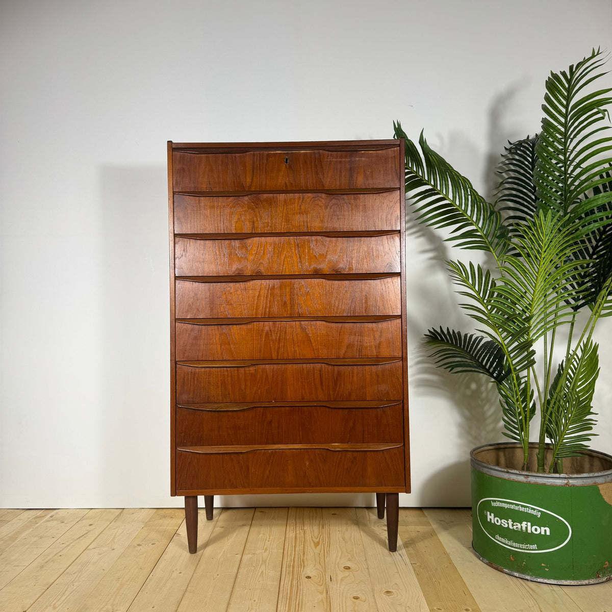 Cassettiera Alta Mid-Century Danese a Otto Cassetti in Teak