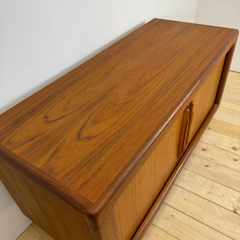 Sideboard Dyrlund in teak con ante a scomparsa, Danimarca 1960