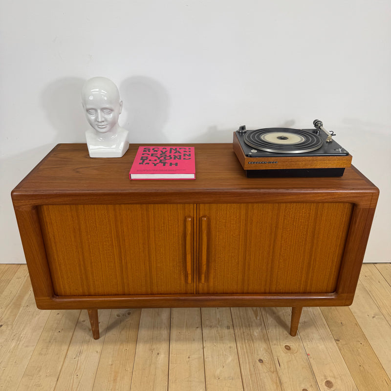 Sideboard Dyrlund in teak con ante a scomparsa, Danimarca 1960