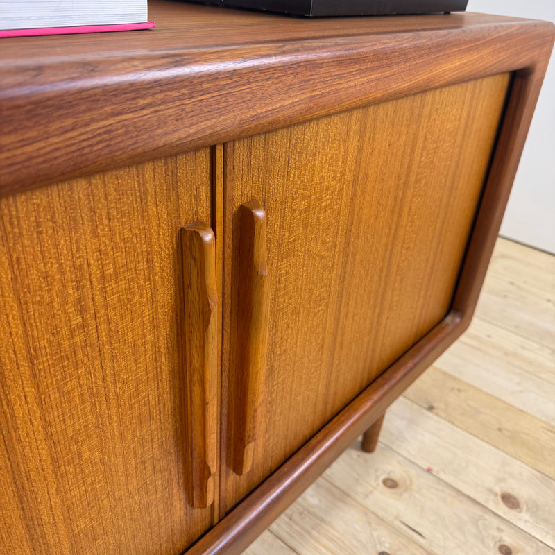 Sideboard Dyrlund in teak con ante a scomparsa, Danimarca 1960