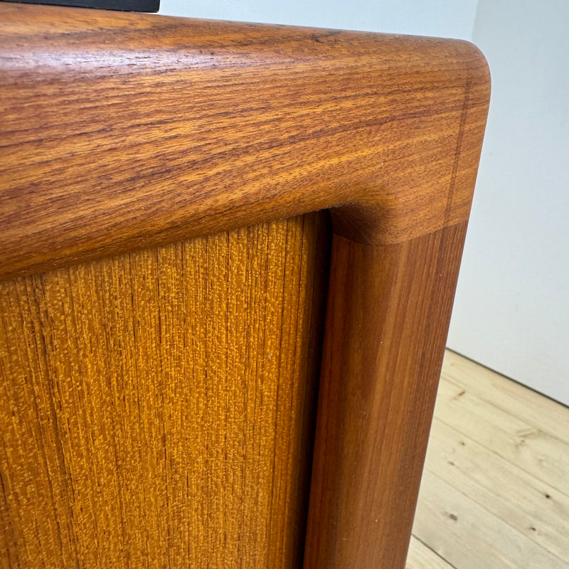 Sideboard Dyrlund in teak con ante a scomparsa, Danimarca 1960