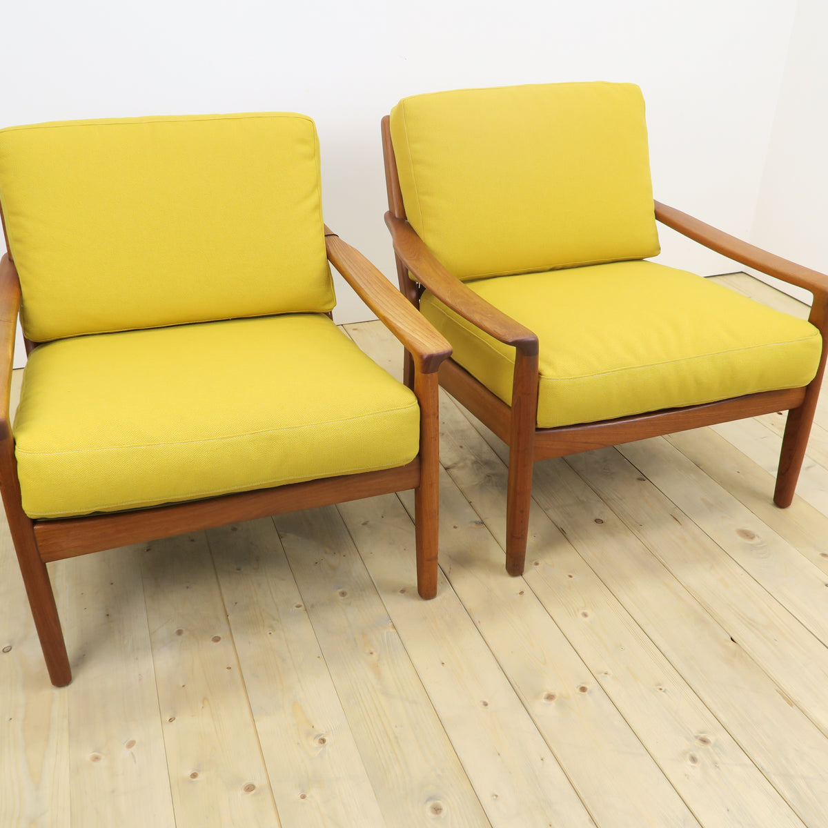 Coppia di poltrone in teak danesi, anni ’60