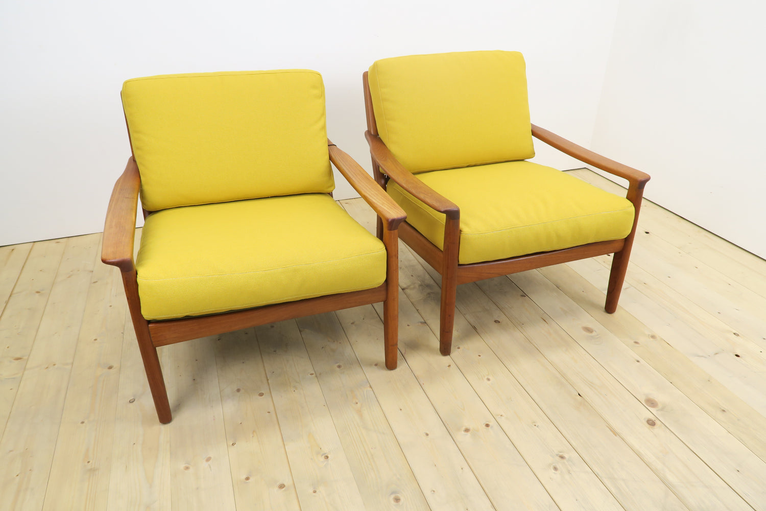 Coppia di poltrone in teak danesi, anni ’60
