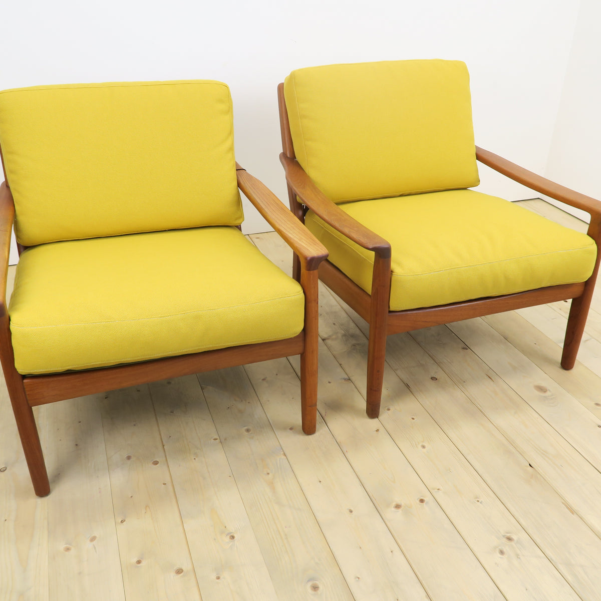 Coppia di poltrone in teak danesi, anni ’60