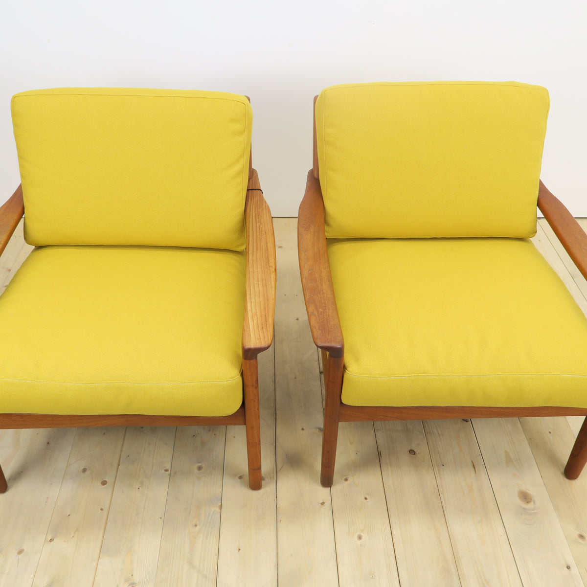 Coppia di poltrone in teak danesi, anni ’60