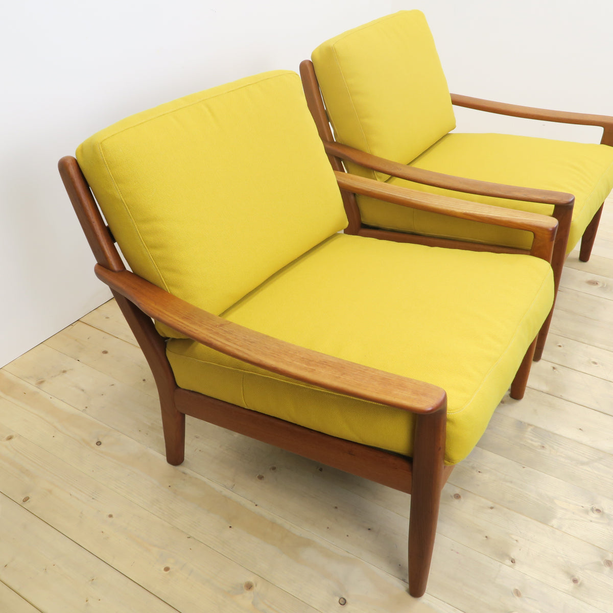 Coppia di poltrone in teak danesi, anni ’60