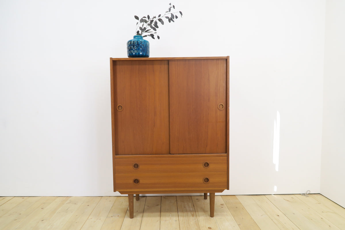 Highboard in teak con ante scorrevoli, anni ’60