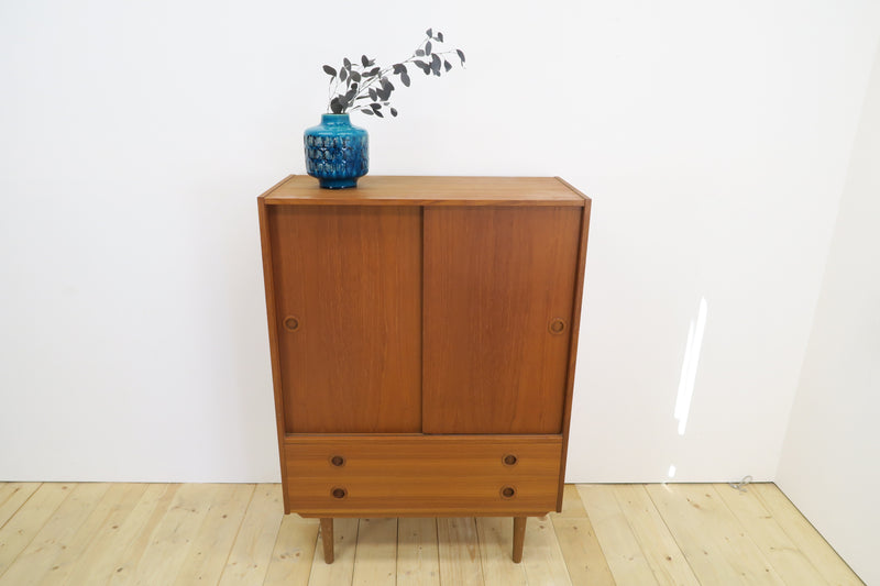 Highboard in teak con ante scorrevoli, anni ’60