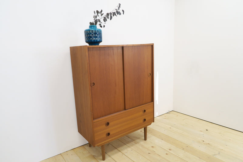 Highboard in teak con ante scorrevoli, anni ’60