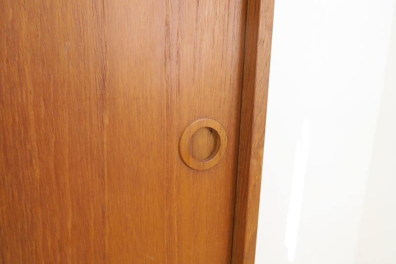 Highboard in teak con ante scorrevoli, anni ’60