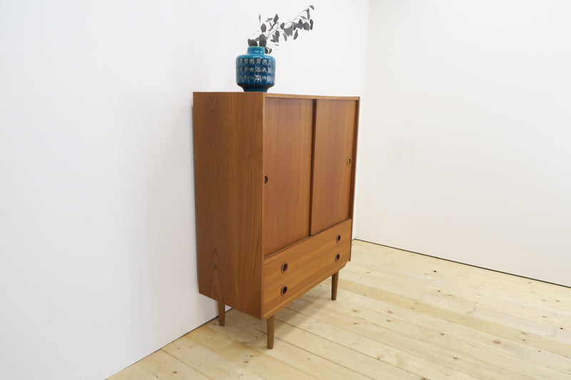 Highboard in teak con ante scorrevoli, anni ’60