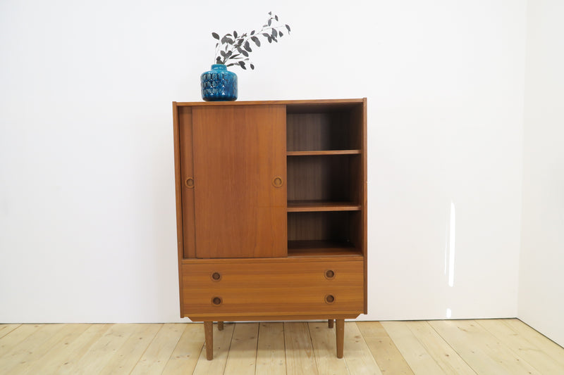 Highboard in teak con ante scorrevoli, anni ’60