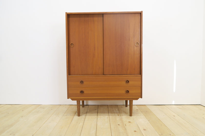 Highboard in teak con ante scorrevoli, anni ’60