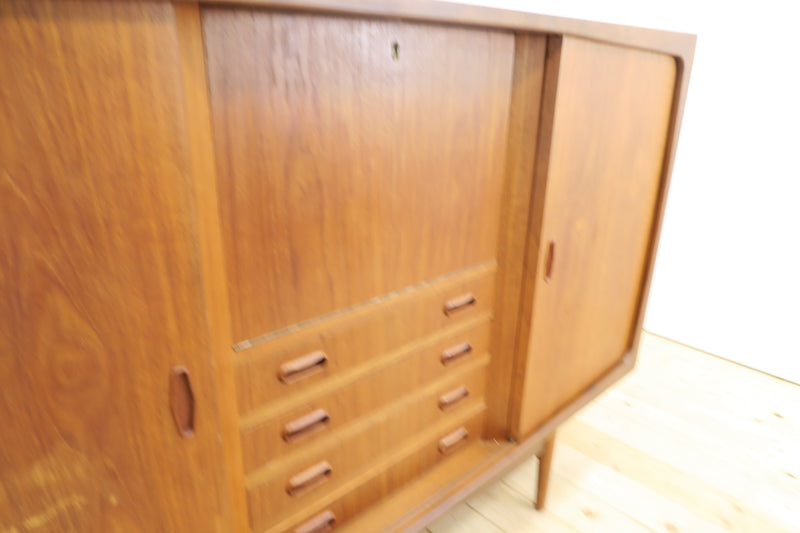 Highboard in teak con ante e cassetti, anni ’60