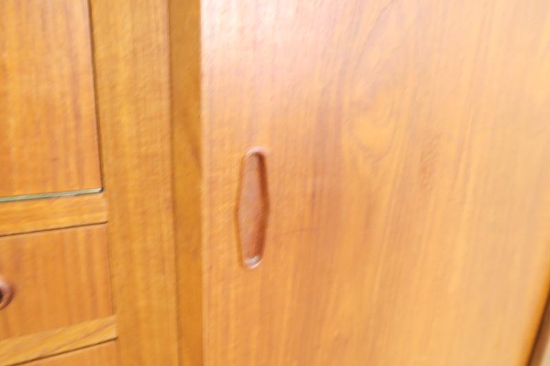 Highboard in teak con ante e cassetti, anni ’60
