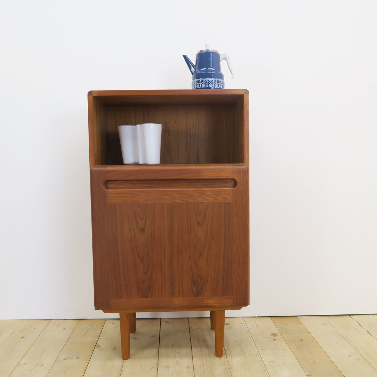 Cabinet in teak con vano a giorno, anni ’60