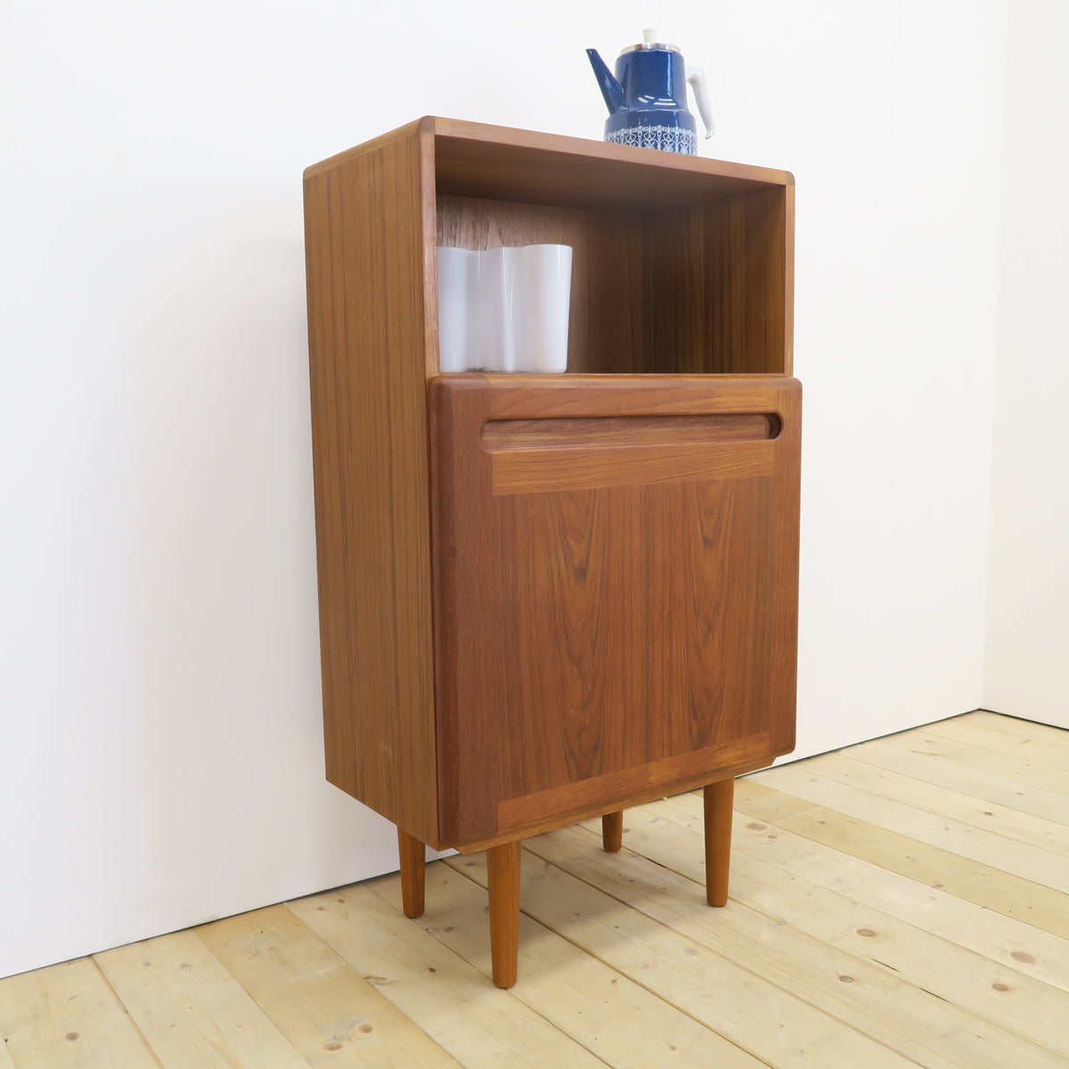 Cabinet in teak con vano a giorno, anni ’60