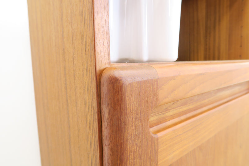 Cabinet in teak con vano a giorno, anni ’60