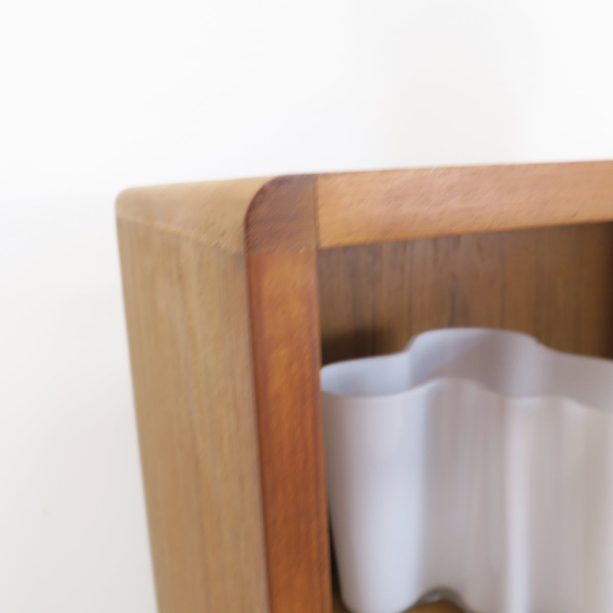 Cabinet in teak con vano a giorno, anni ’60