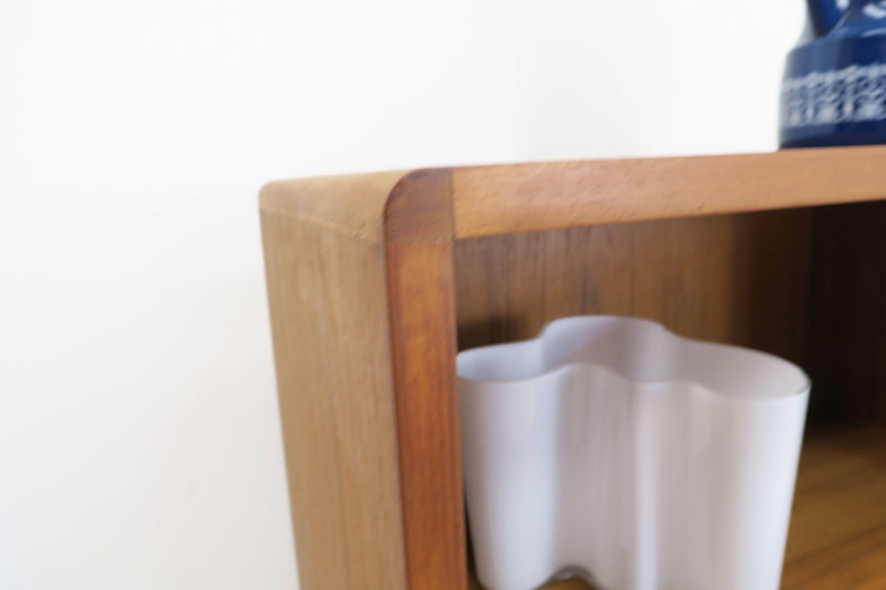 Cabinet in teak con vano a giorno, anni ’60