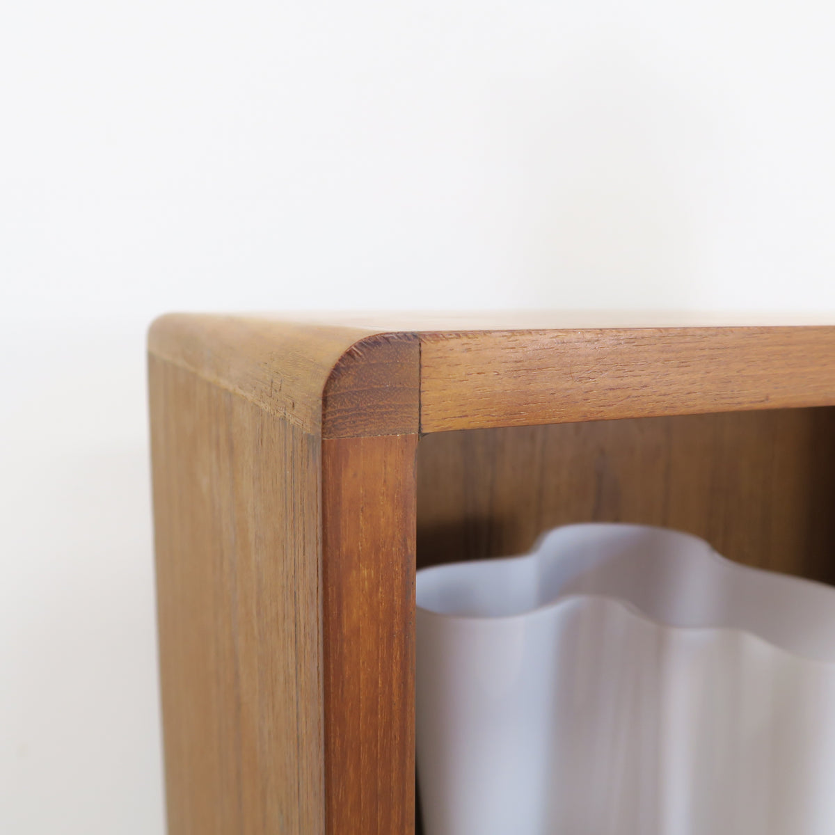 Cabinet in teak con vano a giorno, anni ’60