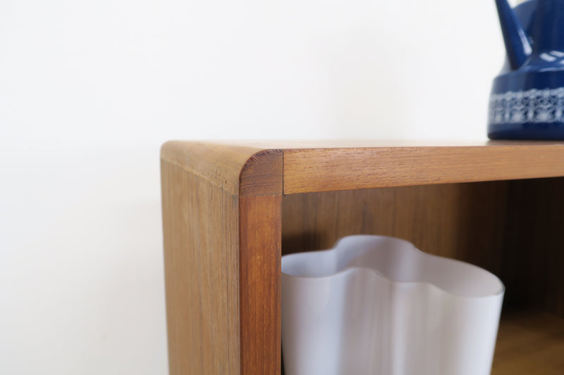 Cabinet in teak con vano a giorno, anni ’60