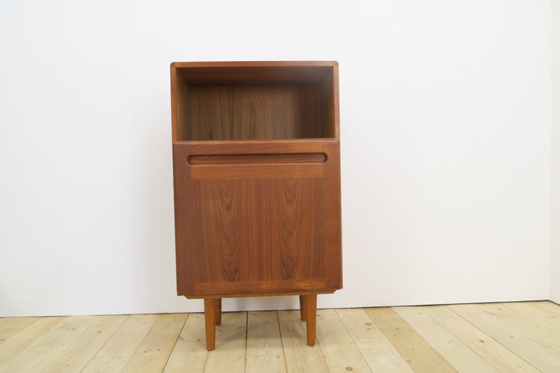 Cabinet in teak con vano a giorno, anni ’60